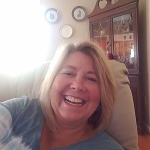 Meet your Posher, Dee dee